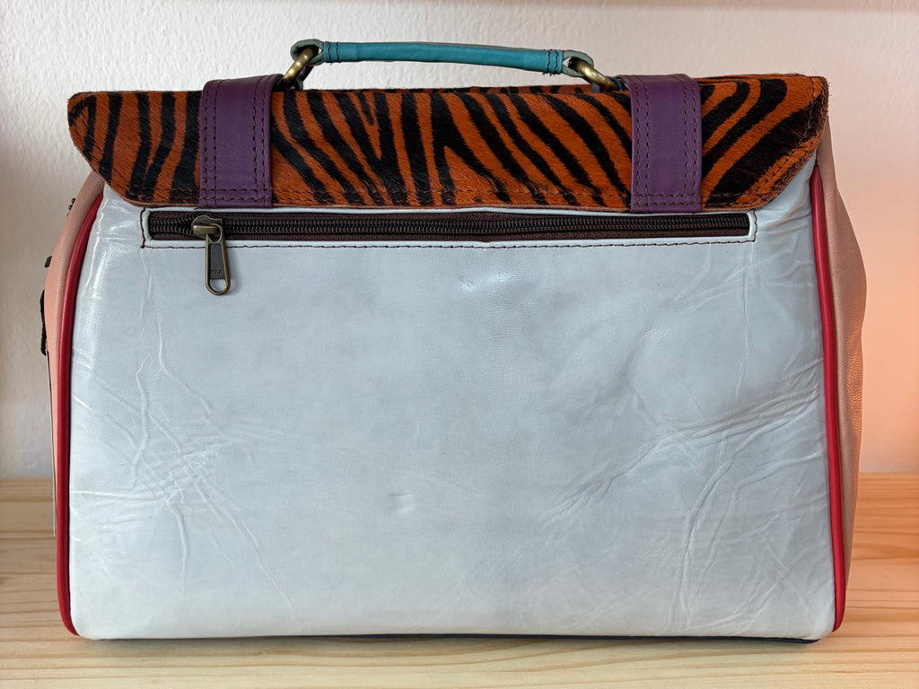BOLSO ARTESANAL SABINOSA( elección de color por las tiras delanteras del bolso).