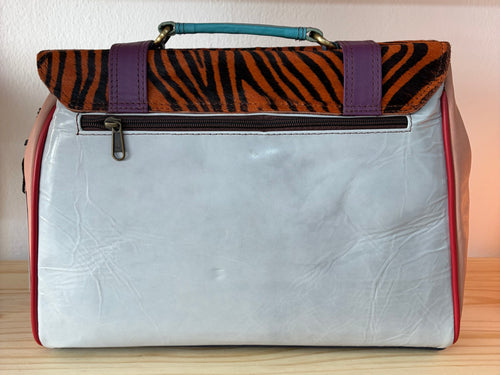 BOLSO ARTESANAL SABINOSA( elección de color por las tiras delanteras del bolso).
