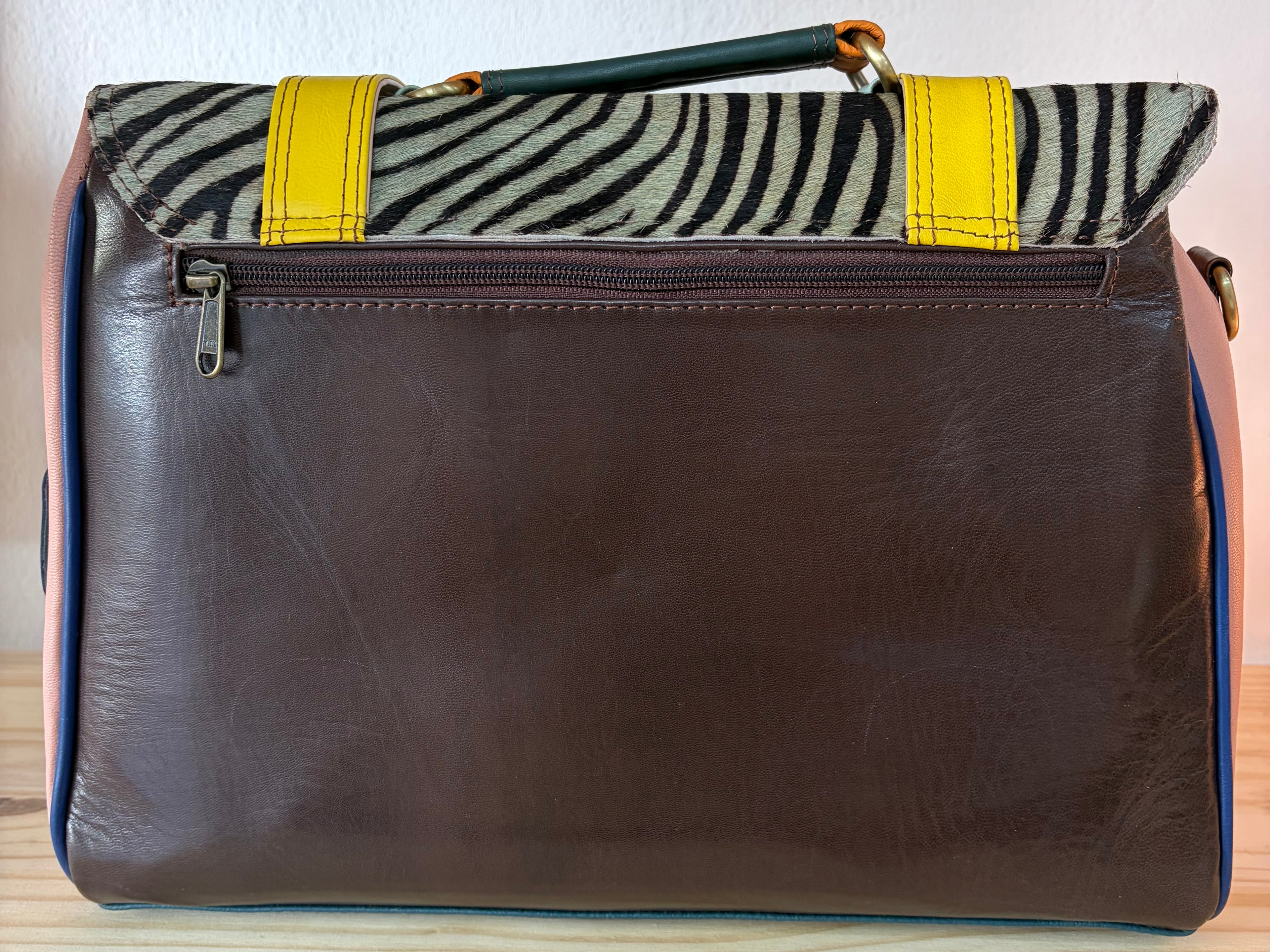 BOLSO ARTESANAL SABINOSA( elección de color por las tiras delanteras del bolso).