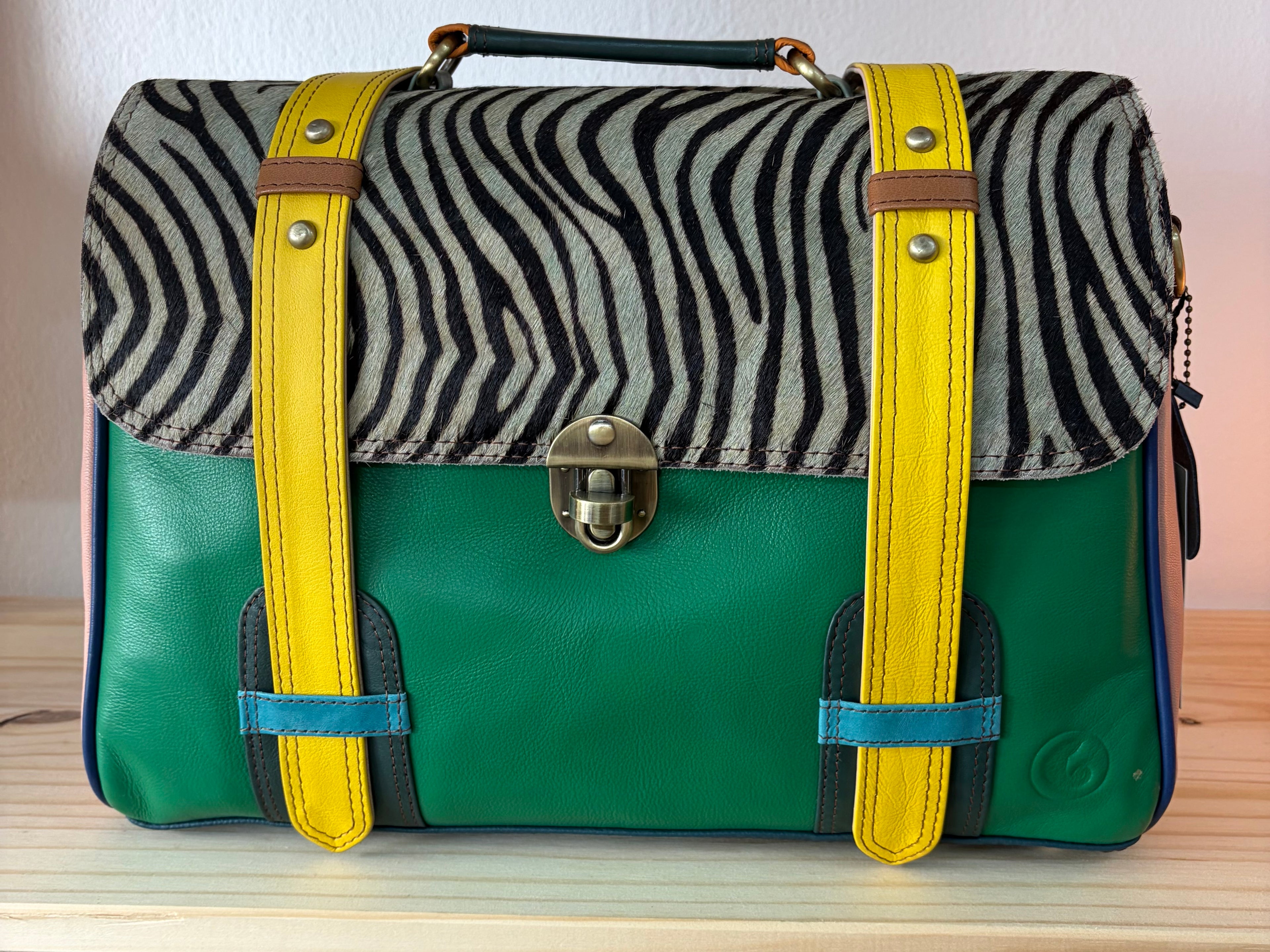 BOLSO ARTESANAL SABINOSA( elección de color por las tiras delanteras del bolso).