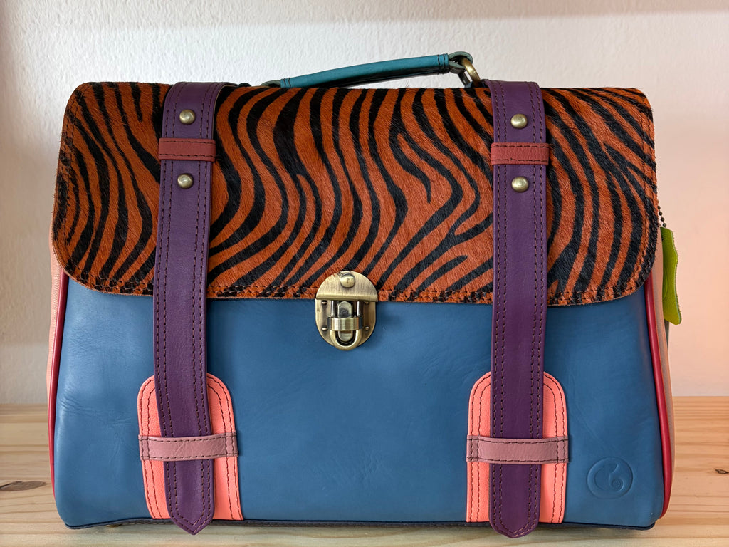 BOLSO ARTESANAL SABINOSA( elección de color por las tiras delanteras del bolso).
