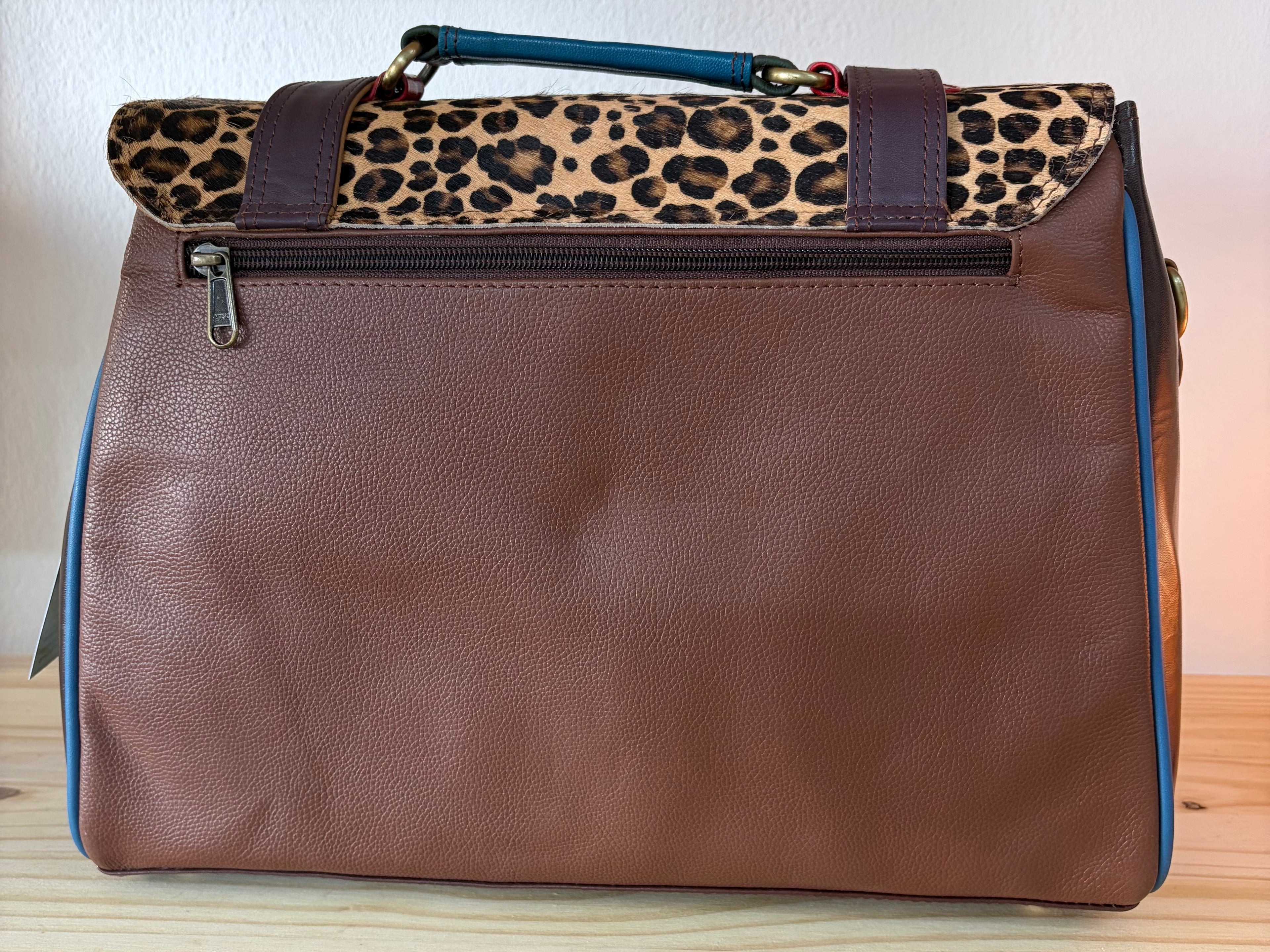 BOLSO ARTESANAL SABINOSA( elección de color por las tiras delanteras del bolso).