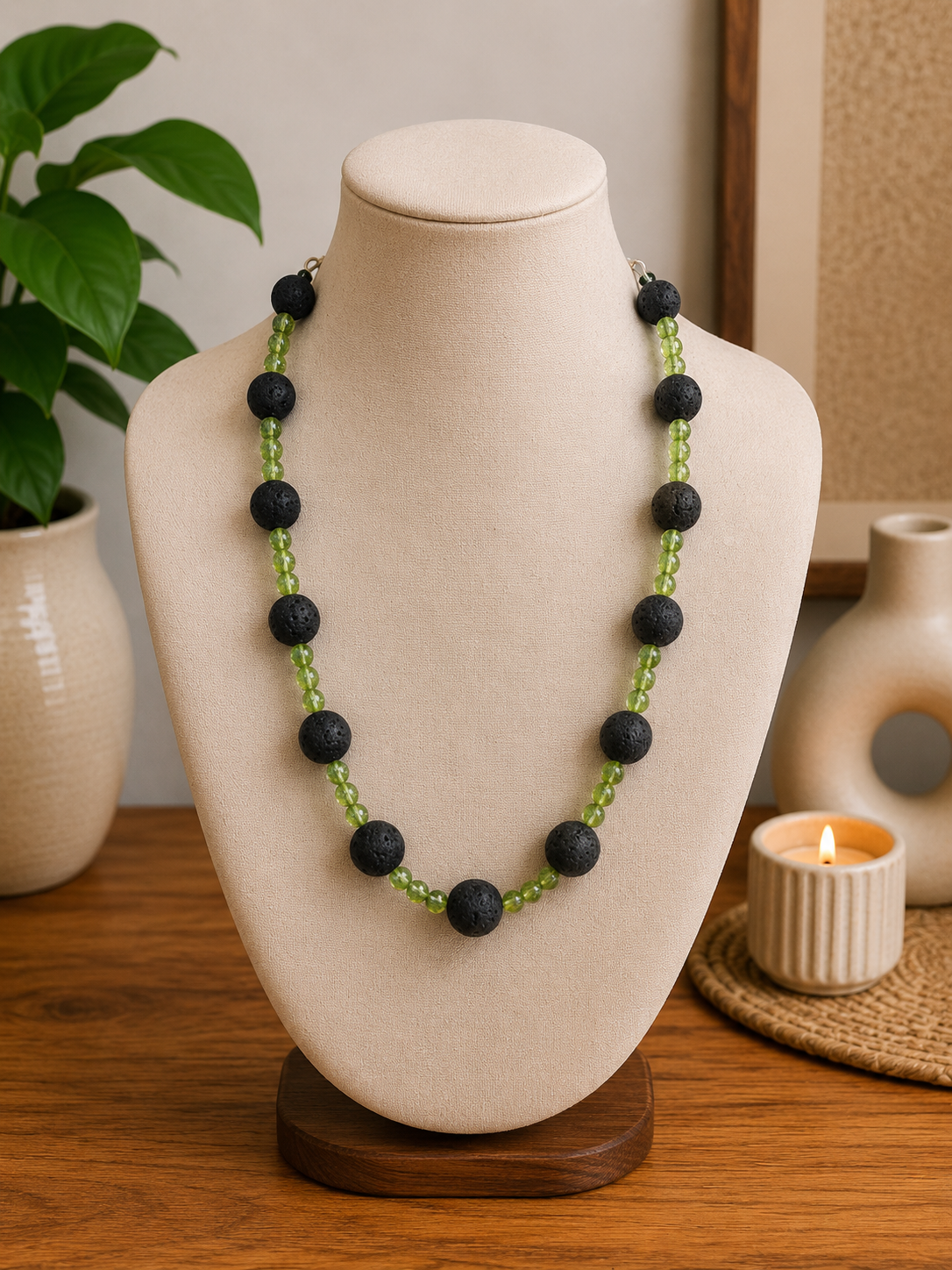 COLLAR PIEDRA LAVA VOLCÁNICA CANARIA Y OLIVINA.