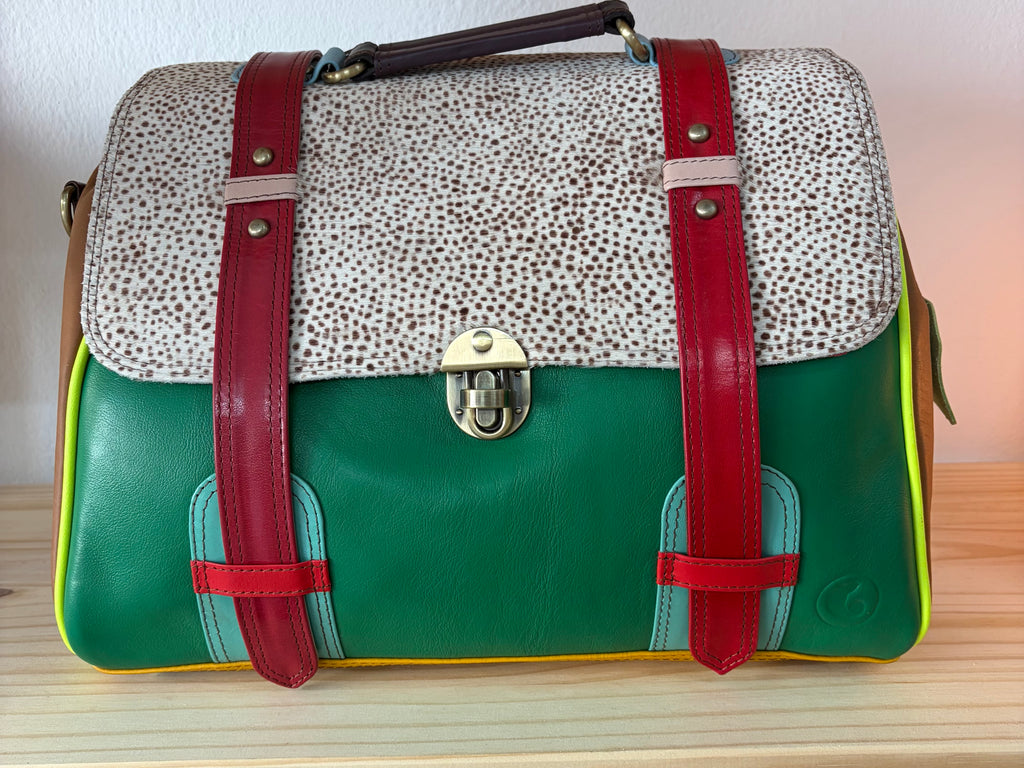 BOLSO ARTESANAL SABINOSA( elección de color por las tiras delanteras del bolso).