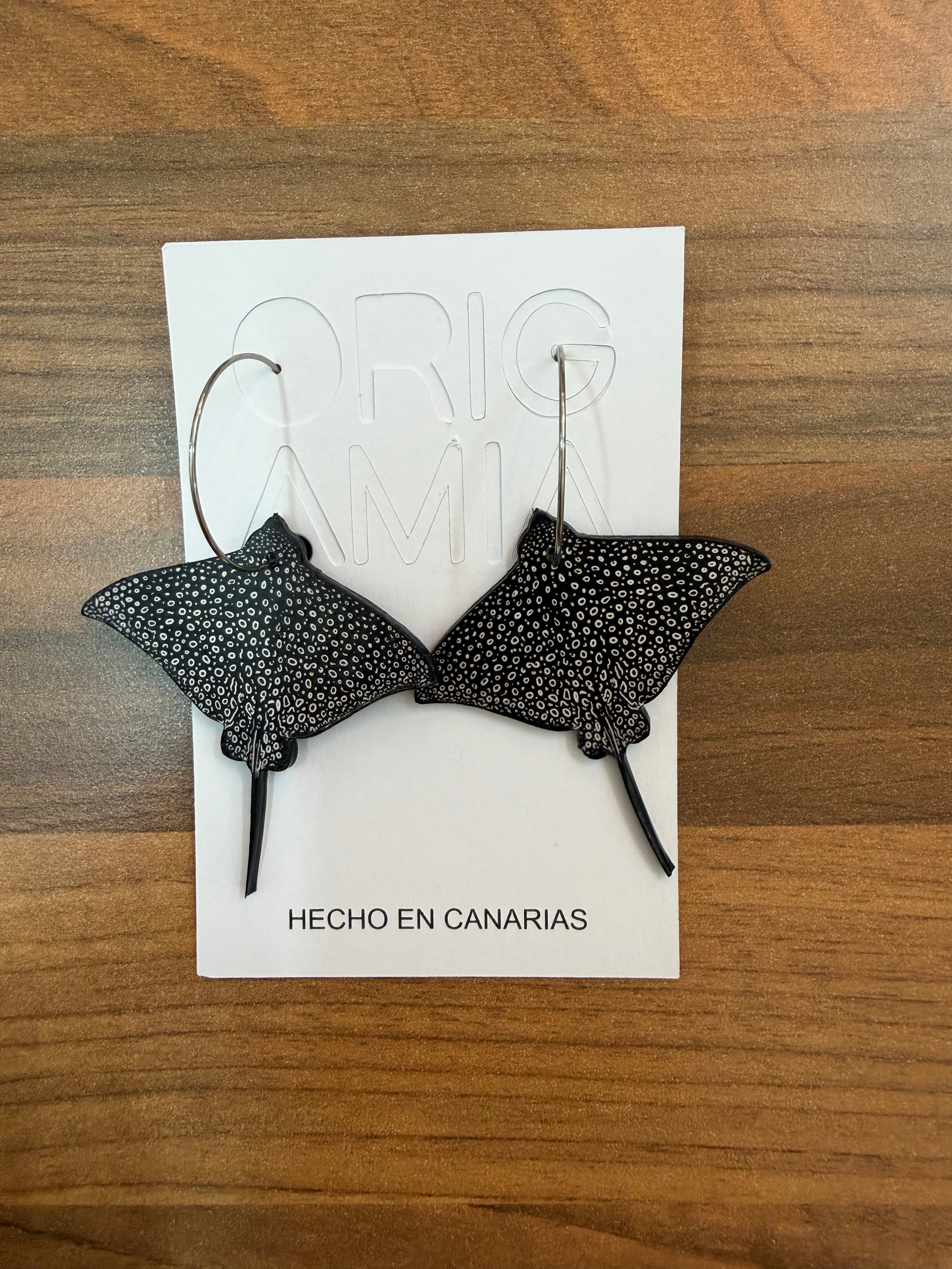 PENDIENTES ARTESANALES MANTA RAYA DE ORIGAMIA.