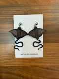 PENDIENTES ARTESANALES MANTA RAYA DE ORIGAMIA.