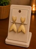 PENDIENTES ACERO DORADO COLA BALLENA